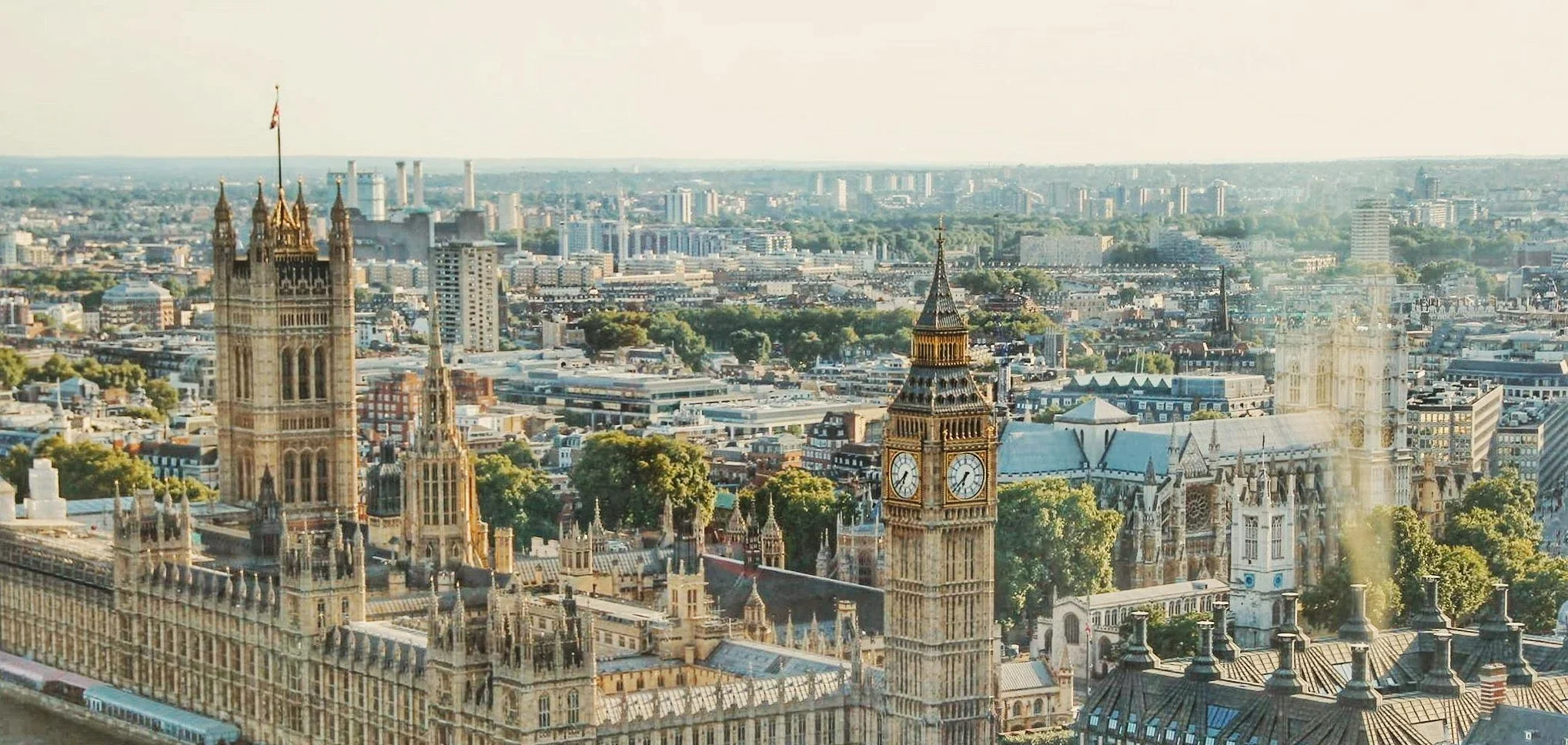 Iconic landmarks of the UK, symbolizing its status as a premier study abroad destination