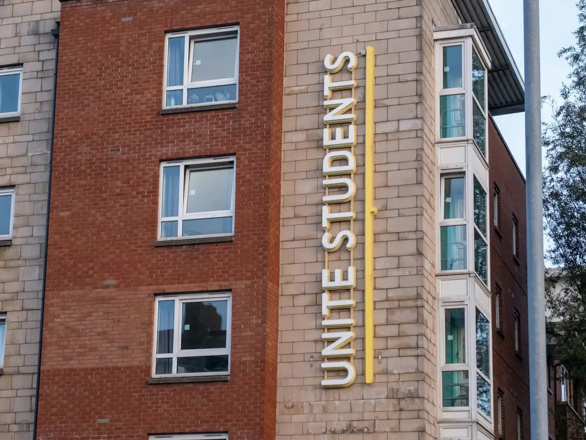 serv-9-accom-1200x900