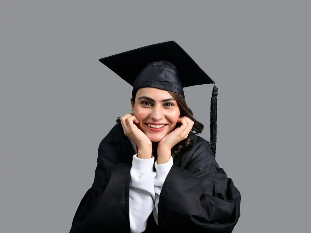 Scholarship assistance Student smiling after receiving a study abroad scholarship through Jubeerich’s scholarship assistance program